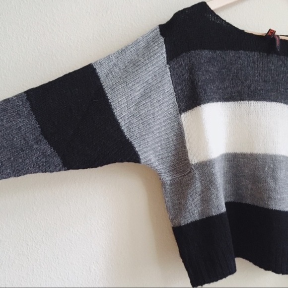 Xmas SALENWT Black white grey stripe sweater - Picture 4 of 6